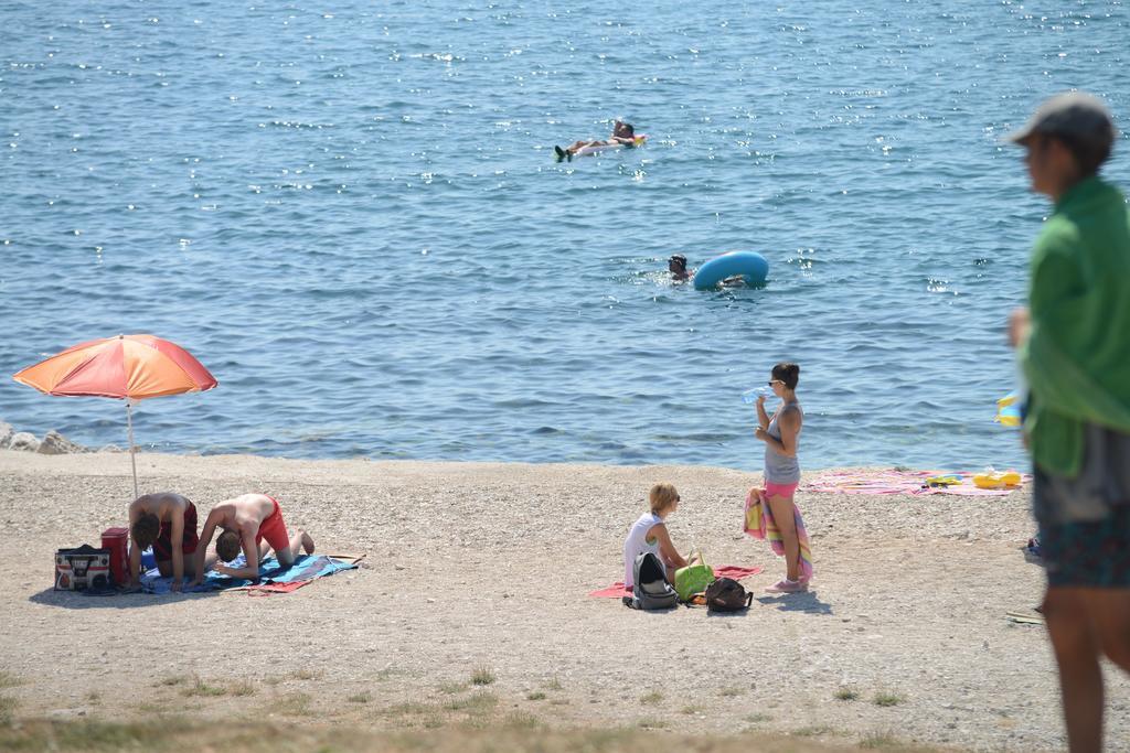 Eurocamp Mobile Homes At Campsite Porton Biondi ロヴィニ エクステリア 写真