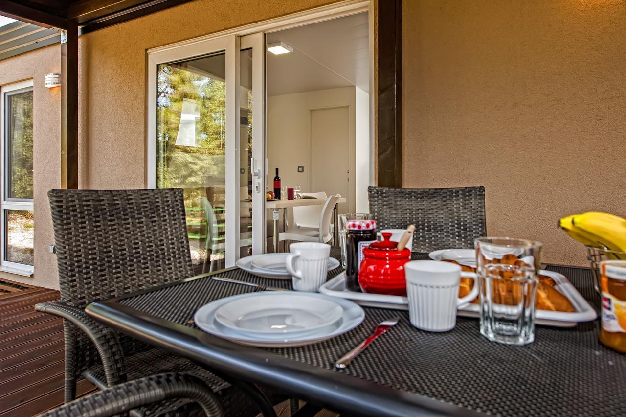Eurocamp Mobile Homes At Campsite Porton Biondi ロヴィニ エクステリア 写真