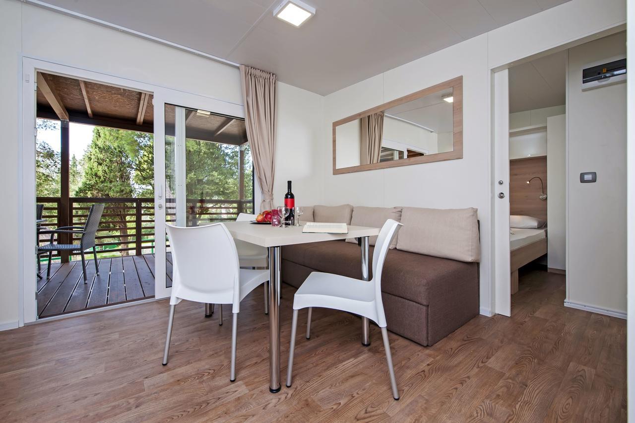 Eurocamp Mobile Homes At Campsite Porton Biondi ロヴィニ エクステリア 写真