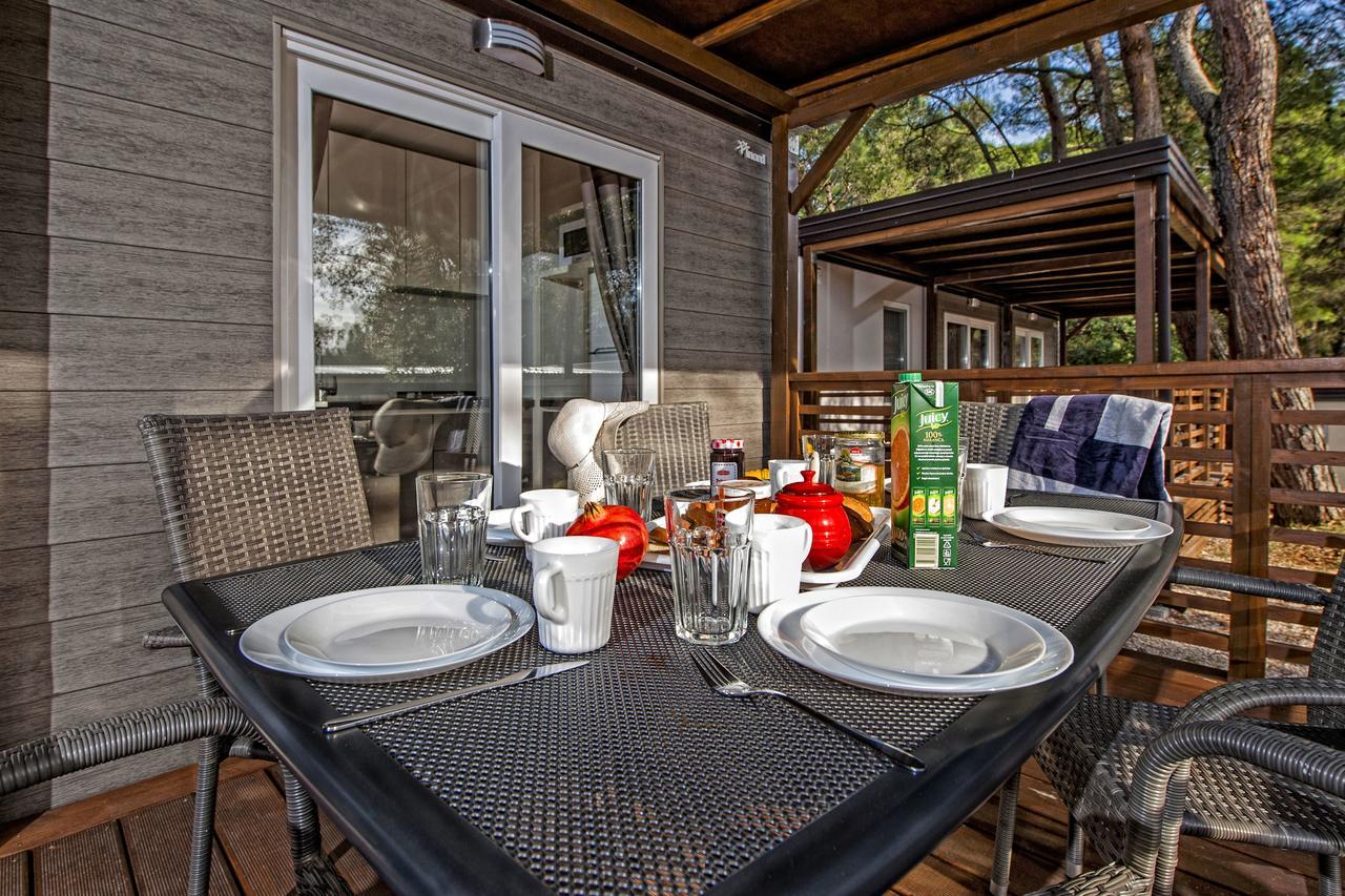 Eurocamp Mobile Homes At Campsite Porton Biondi ロヴィニ エクステリア 写真