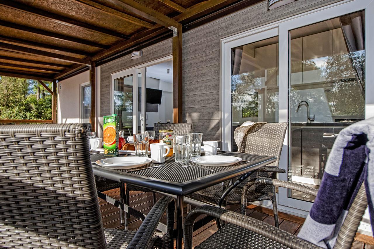 Eurocamp Mobile Homes At Campsite Porton Biondi ロヴィニ エクステリア 写真
